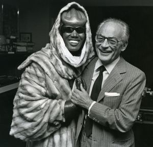 Grace Jones and Dino Delaurentiis, 1985 NY.jpg